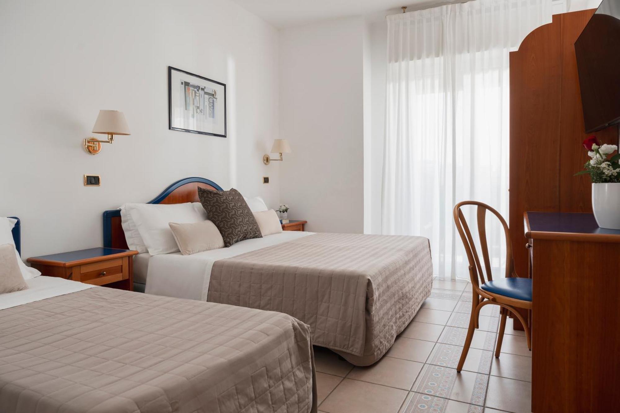 Hotel Ascot ריצ'יונה מראה חיצוני תמונה
